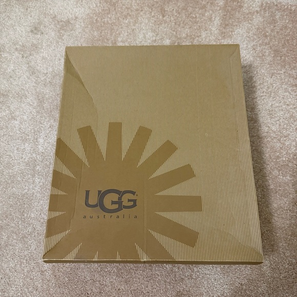 UGG Women's Boots with Fur Trim & Lining - Picture 3 of 3